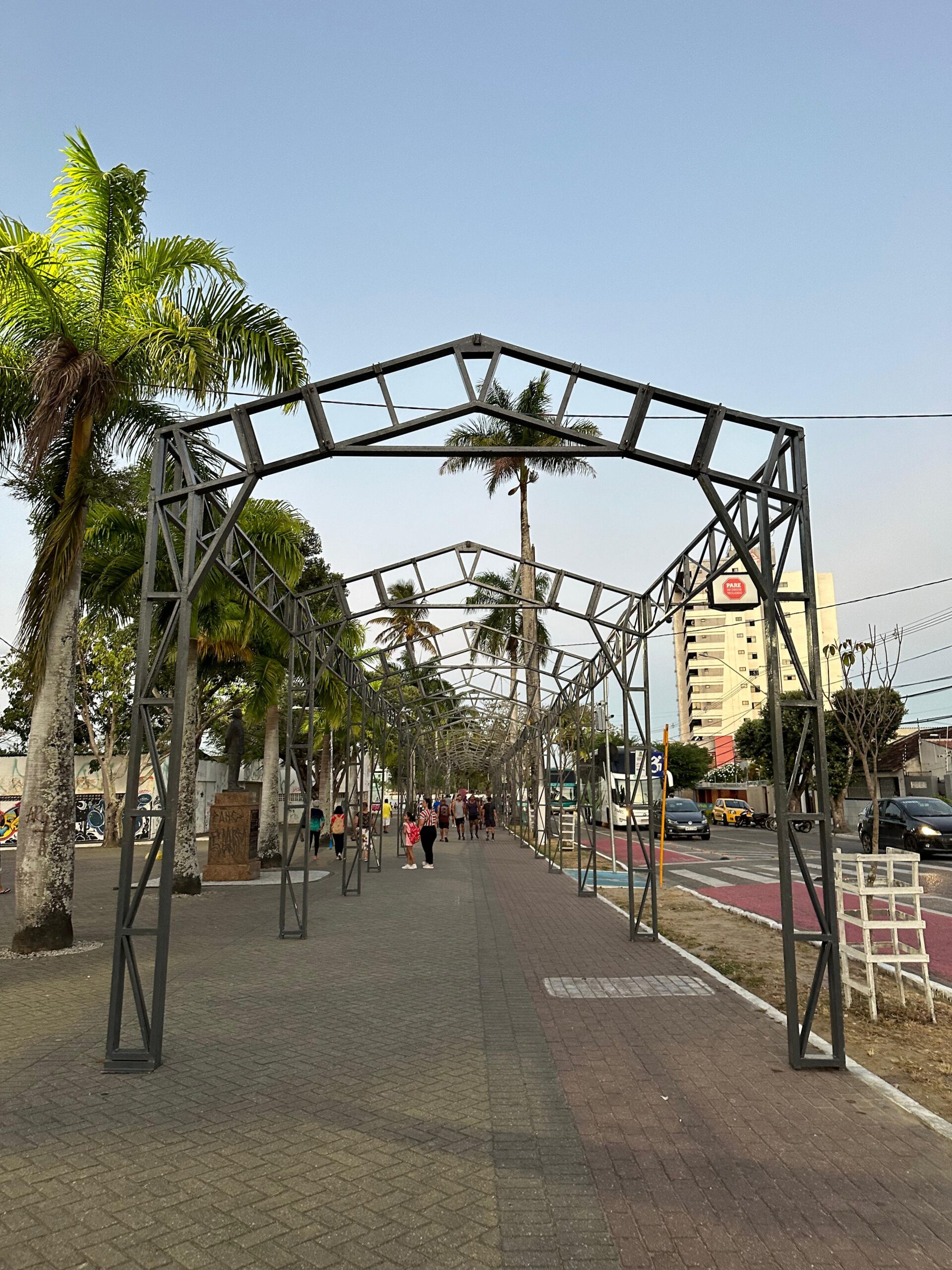 NATAL ILUMINADO 2023: Estrutura do túnel é instalada no entorno do Açude Velho