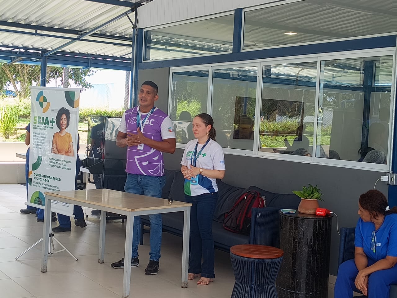 Equipe do SESI PB apresenta EJA na modalidade EAD para colaboradores da Gráfica Santa Marta em JP