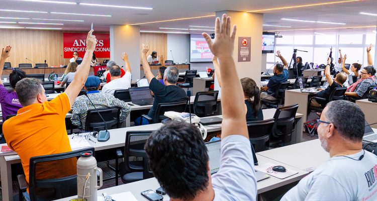 O Setor das Instituições Federais de Ensino aponta greve docente a partir de 15 de abril