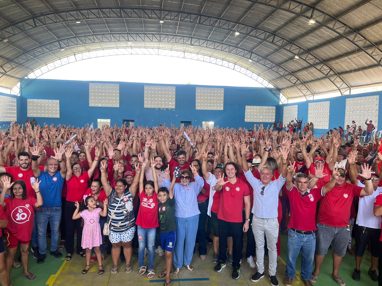 Veneziano participa de ato conjunto de filiações e apresentação das pré-candidaturas a Prefeita e a Vice do Republicanos e MDB em Água Branca