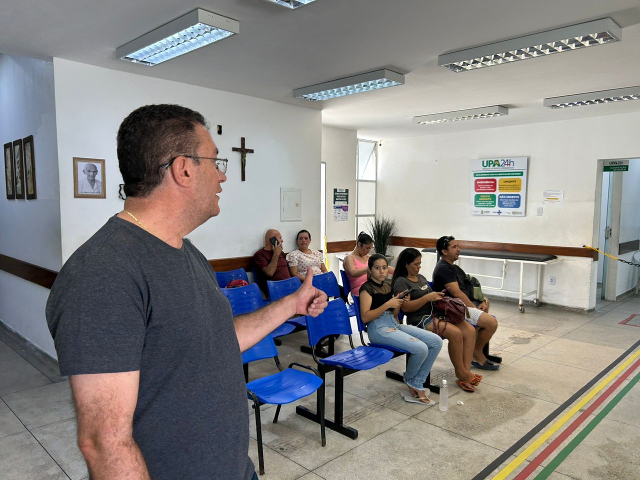 NO 1º. DIA como secretário de Saúde, Carlos Dunga visita UPA e acompanha vacinação em Campina Grande