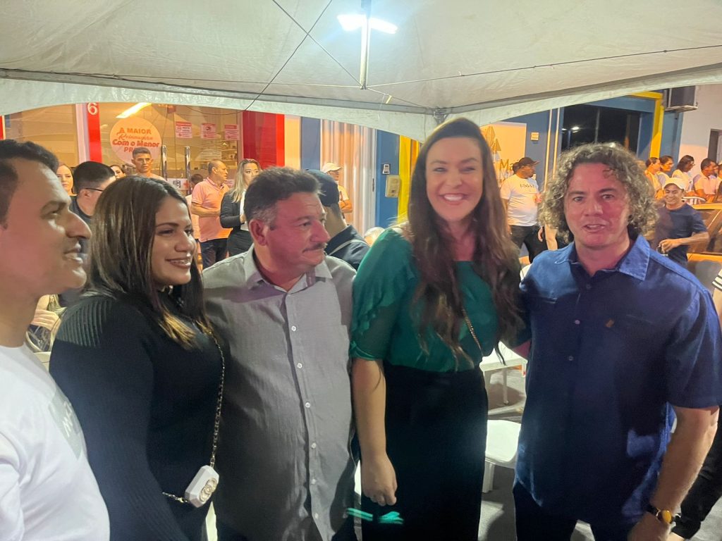 Veneziano participa da festa de aniversário de Baraúna, ao lado do pré-candidato a prefeito pelo MDB, Josenildo da Farmácia