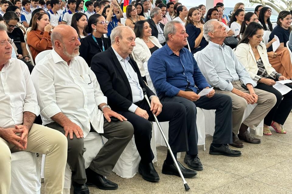 Presidente da FIEPB, Francisco Gadelha participa em Caruaru da inauguração de Escola SESI que é referência no Estado