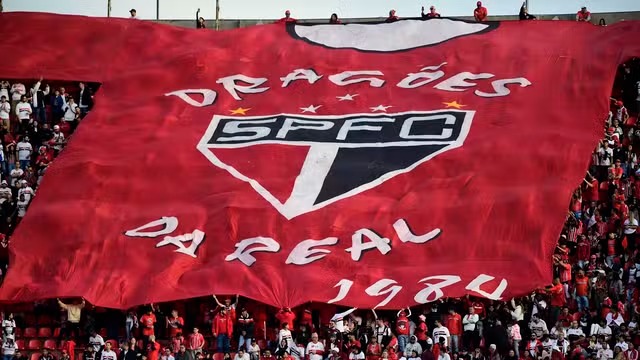 Com reservas, São Paulo vence o lanterna Atlético-GO e cola no G4