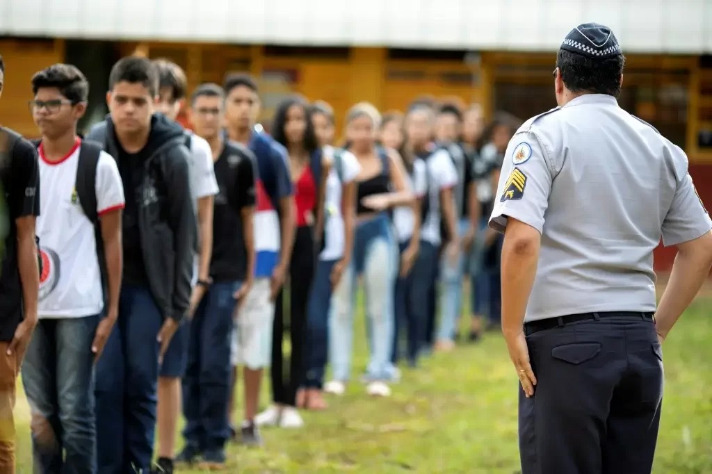 ​ESCOLAS MILITARES NÃO CONSEGUEM MENHUMA NOTA MIL NA REDAÇÃO DO ENEM