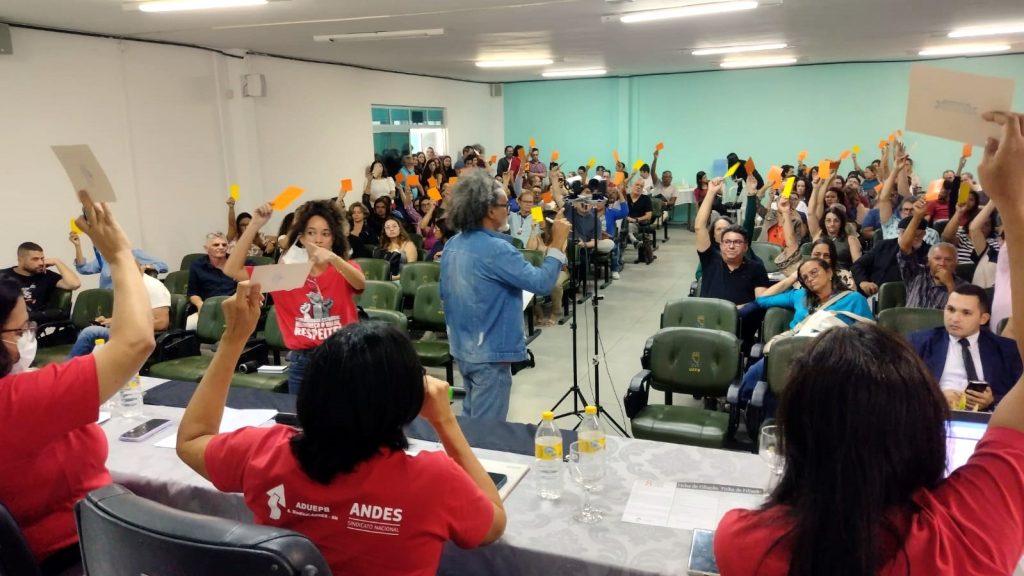 Professoras/es da UEPB mantém estado de greve, paralisarão atividades quinta-feira (15/08) e rejeitam proposta de acordo da PGE para pagamento do retroativo