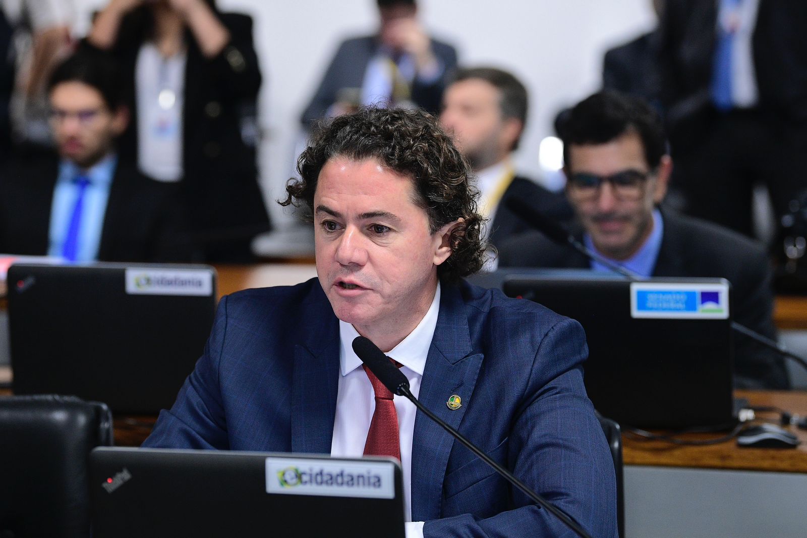 ​Presidente da Frente Parlamentar de Recursos Naturais, Veneziano tem relatório sobre captura de carbono aprovado no Senado