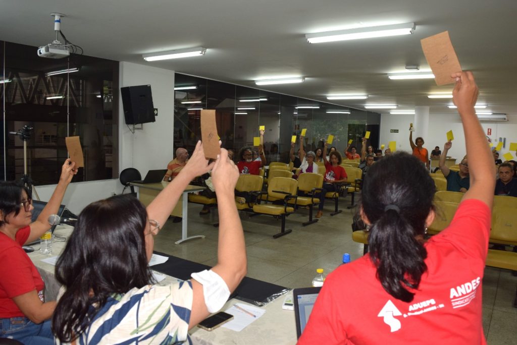 PROFESSORES DA UEPB PARALISARÃO NA PRÓXIMA TERÇA-FEIRA (23/04), COBRANDO DO GOVERNO RETOMADA DO DIÁLOGO SOBRE RETROATIVO DAS PROGRESSÕES