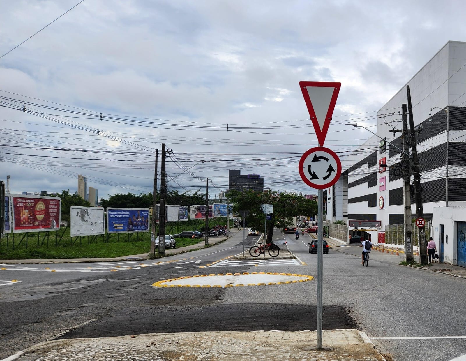 STTP implanta minirrotatória e leva mais segurança viária às proximidades da Rodoviária Nova