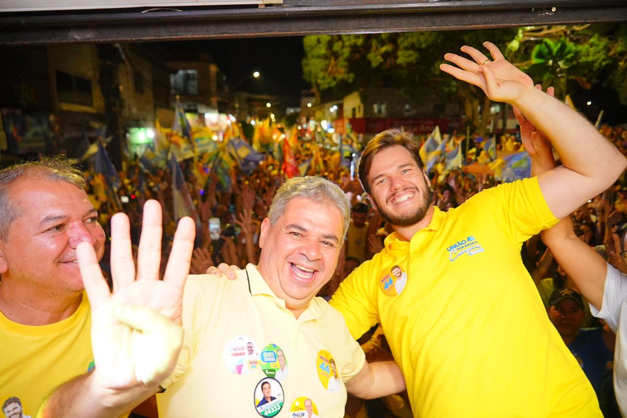 ​Dia histórico: Bruno arrasta multidão no bairro da Liberdade