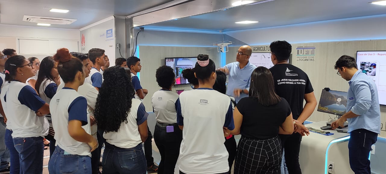 Caminhão Escola 5G chega à Paraíba e recebe a visita dos alunos do SENAI