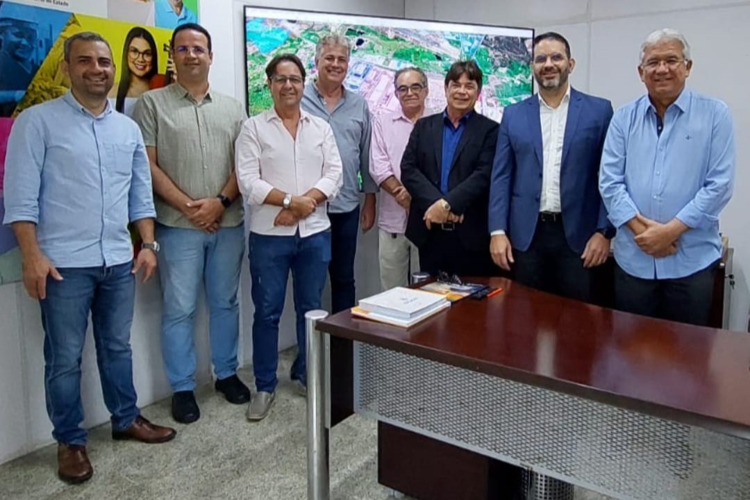 Presidente da FIEPB Cassiano Pascoal Pereira Neto apresenta projeto de revitalização dos distritos industriais de Campina Grande, em reunião na CINEP