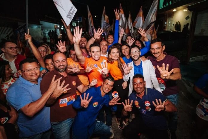 APÓS ENCONTRO NA ACCG, JHONY BEZERRA É ABRAÇADO PELO POVO DA CATINGUEIRA