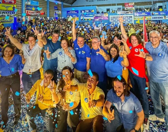 Veneziano, Efraim, Romero, Ruy, Pedro, Tovar e Camila Toscano juntos e unidos com o povo de Guarabira