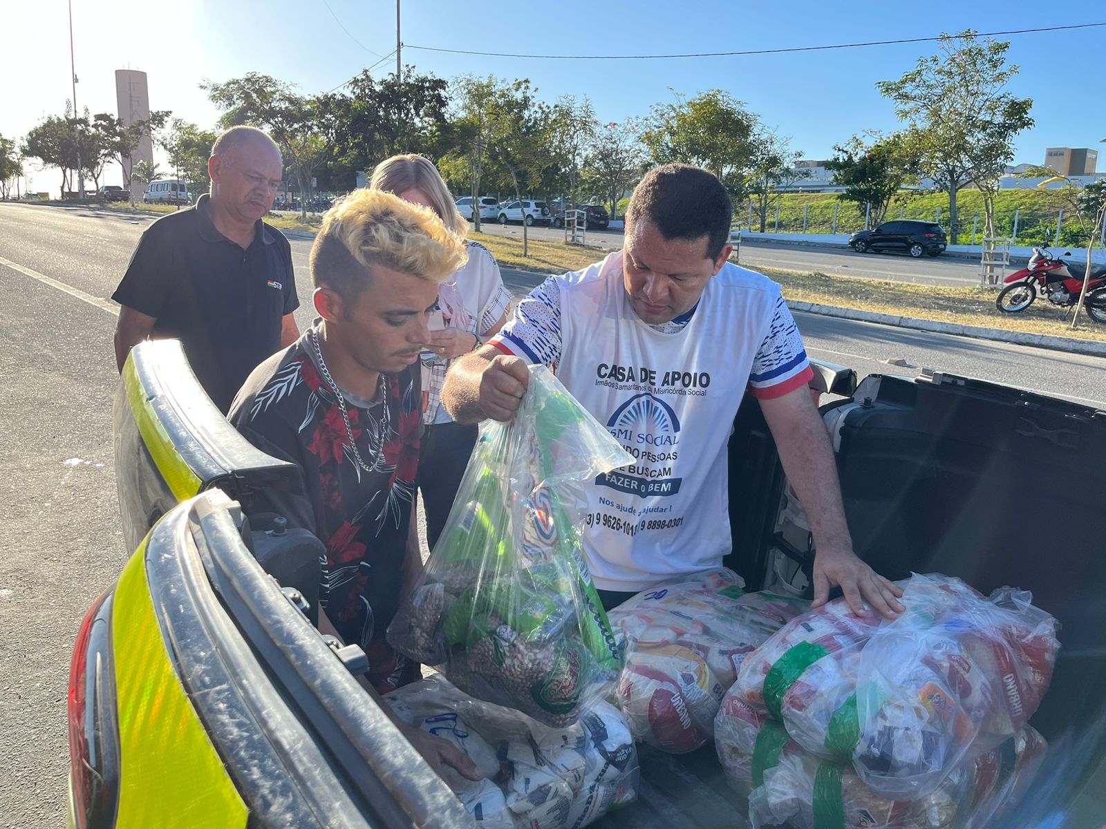 STTP faz entrega de alimentos arrecadados durante passeio ciclístico que marcou o encerramento da Semana Nacional de Trânsito